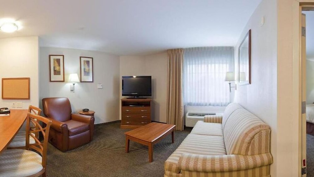 Candlewood Suites Houston Westchase Westheimer. by IHG - photo 8