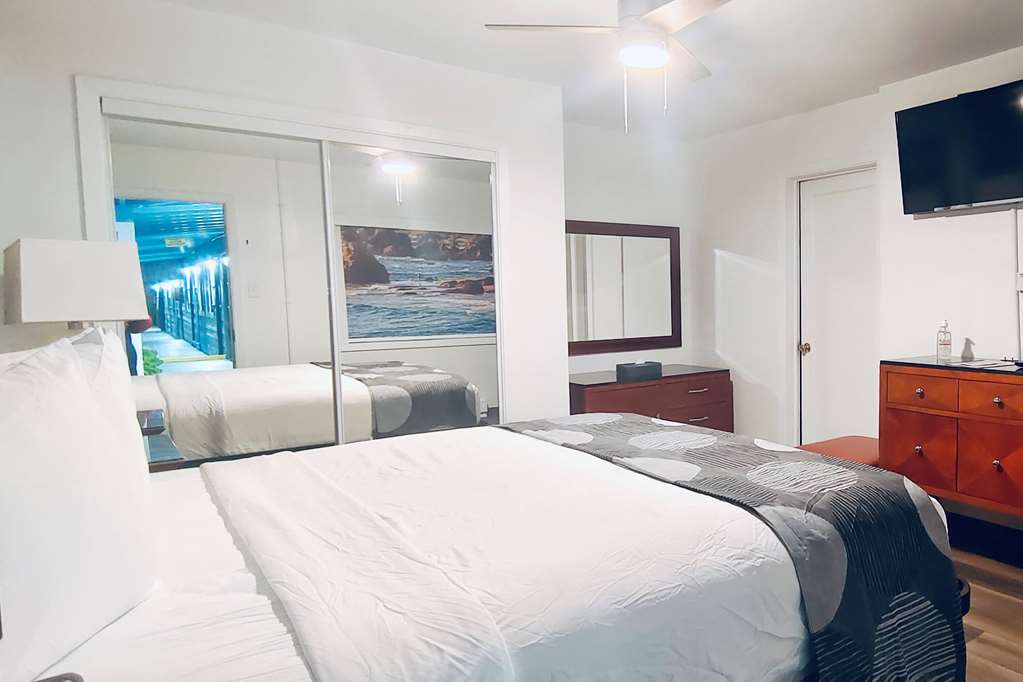 Oceanside Inn and Suites a Days Inn by Wyndham in Fort Bragg, United States