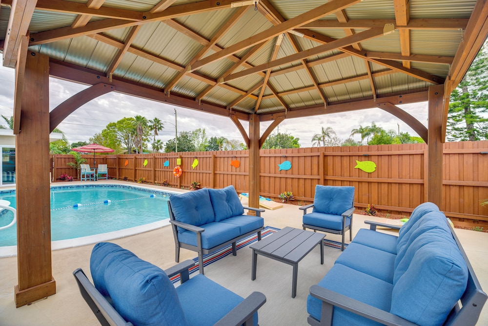 Lanai Grill & Outdoor Pool: Melbourne Duplex — 4-Star Luxury Hotel in Melbourne, United States