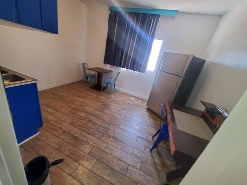 Desert Hills Motel - photo 14