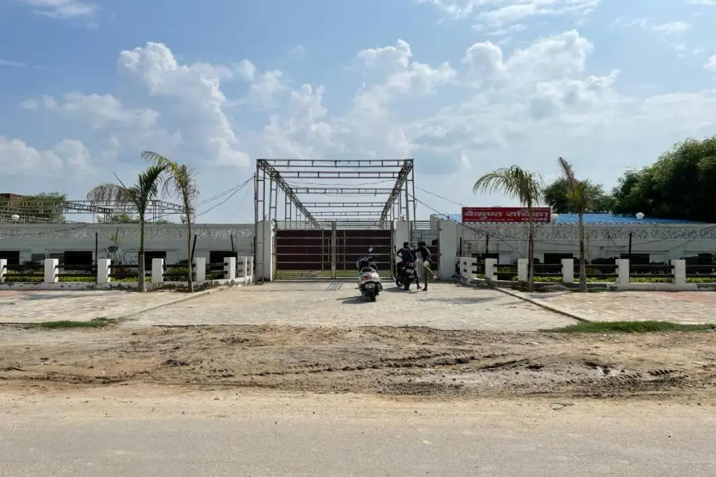 Hotel O Vaikunth Radhika Farm — Govardhan
