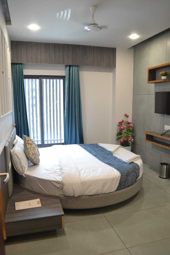 Hotel Sweet Time Restaurant And Banquet in Kadi, India