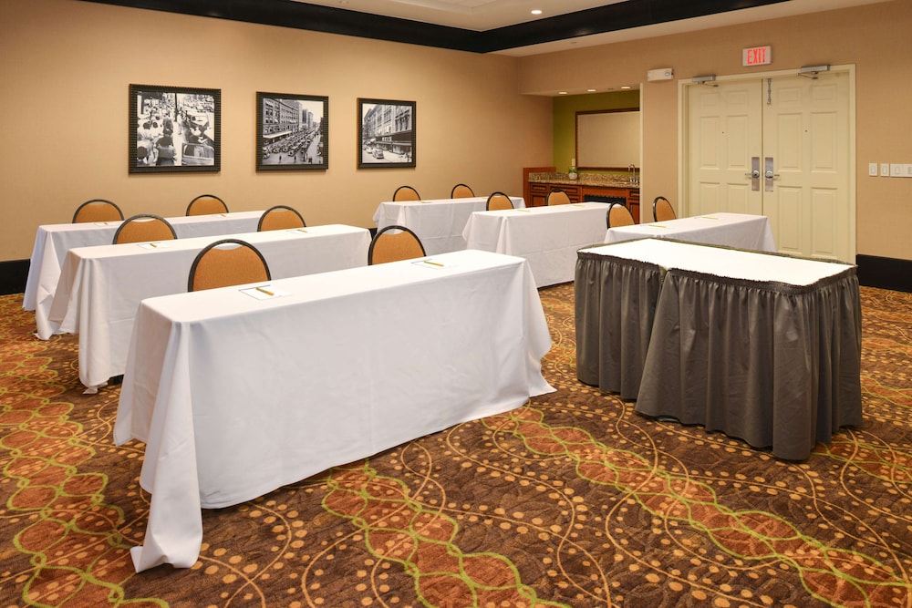 Hilton Garden Inn Terre Haute - photo 95