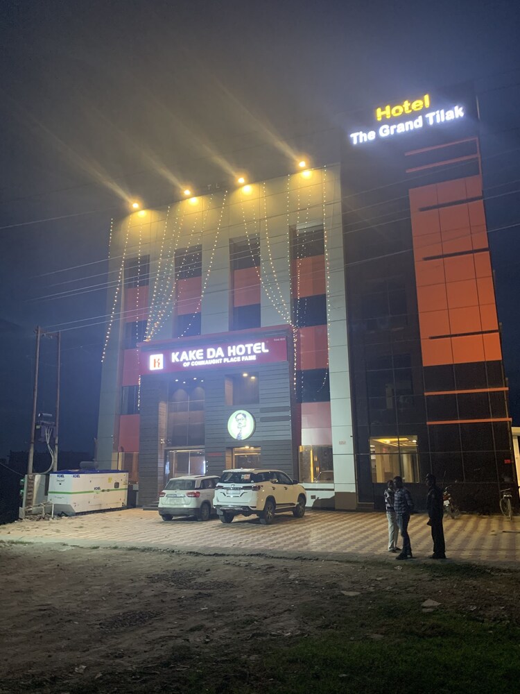 Hotel The Grand Tilak in Akbarpur, India