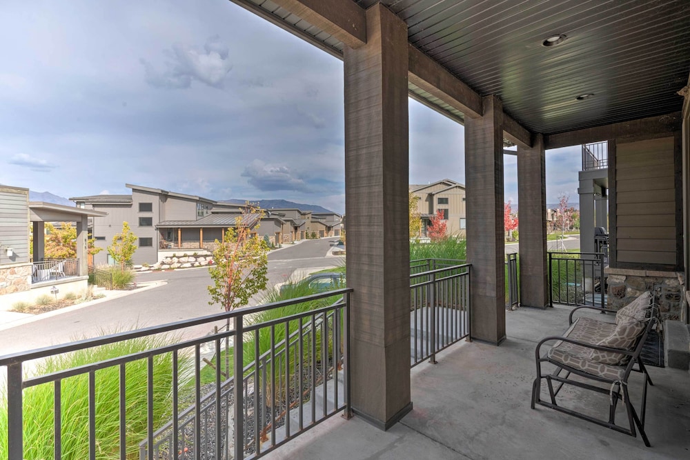 Modern Huntsville Resort Retreat with Deck And Hot Tub - photo 29