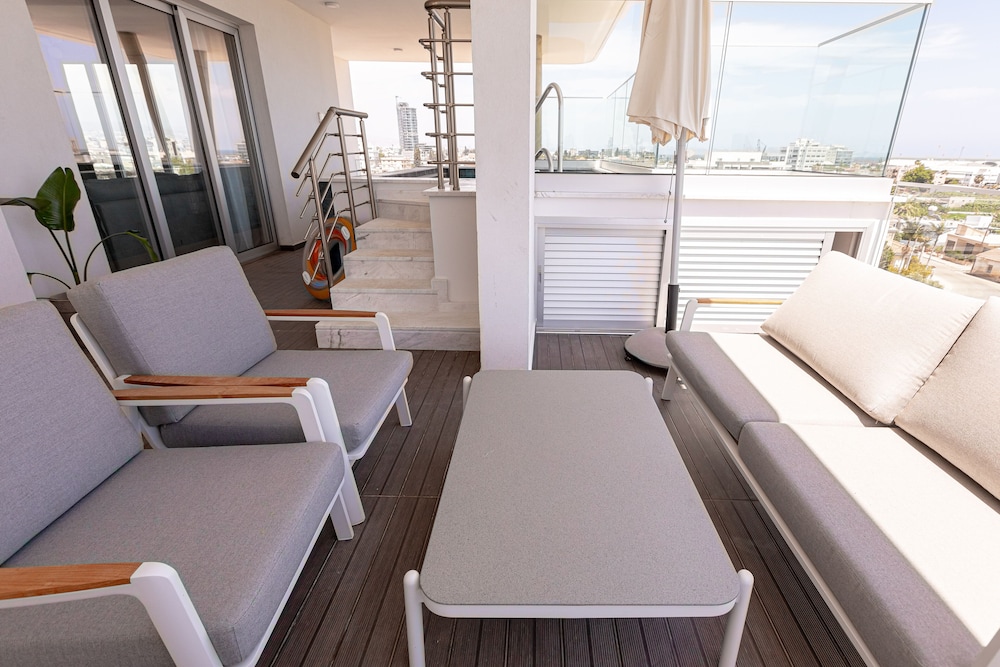 Yamas Urban Living Platinum 77 Penthouses