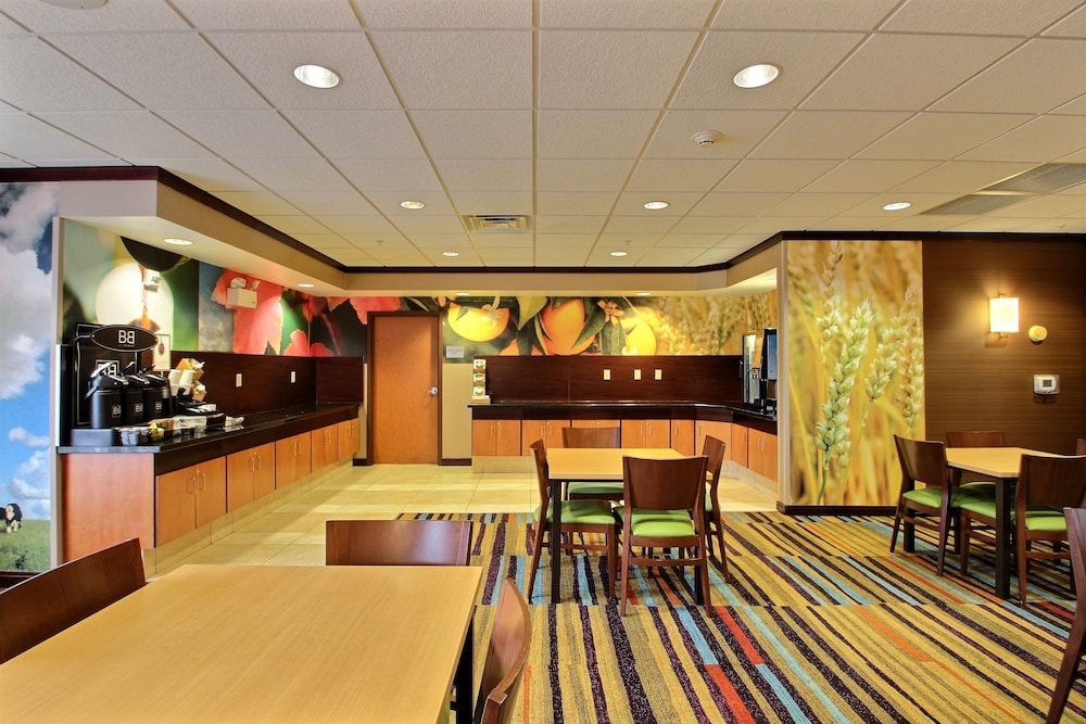 Fairfield Inn & Suites by Marriott Milwaukee Airport - photo 80