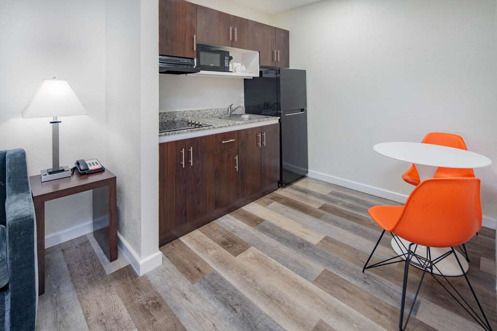 Howard Johnson Suites by Wyndham San Diego Chula Vista BayFt - photo 10