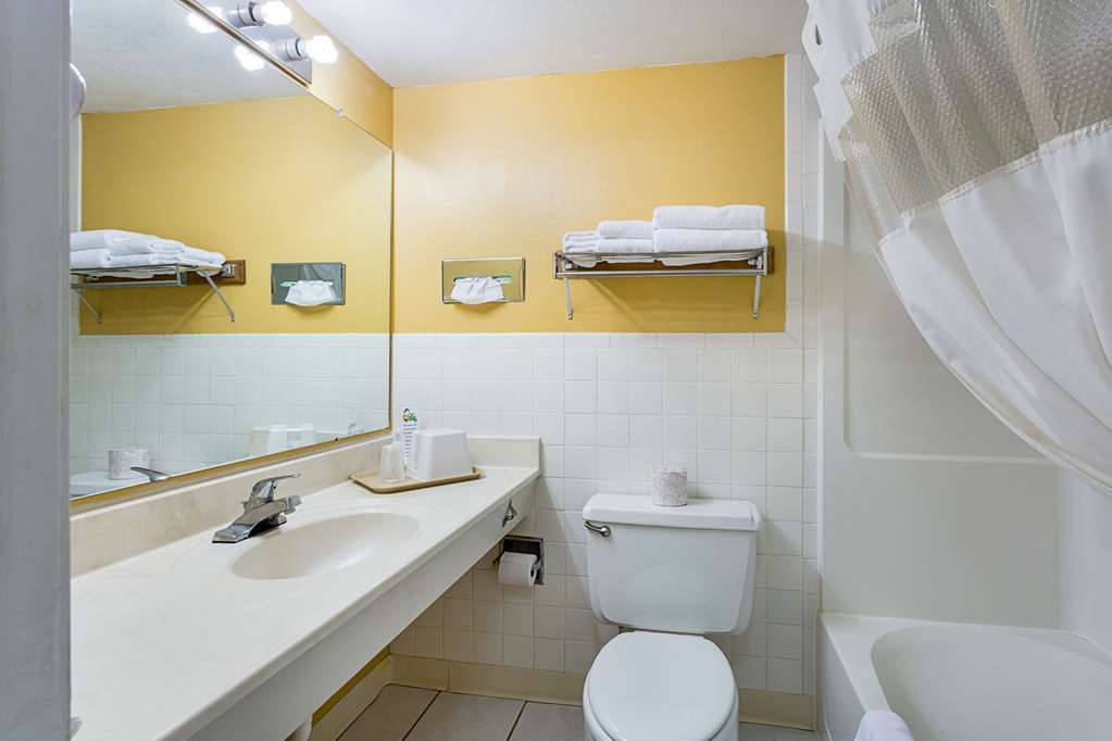 Rodeway Inn Roswell West - photo 17