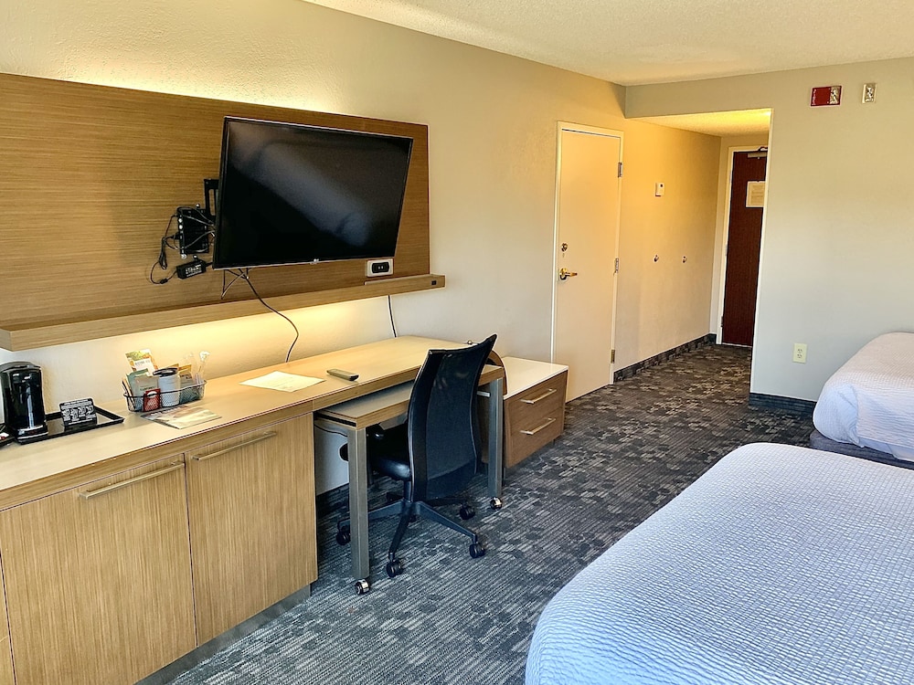 Courtyard by Marriott Harrisonburg - photo 6