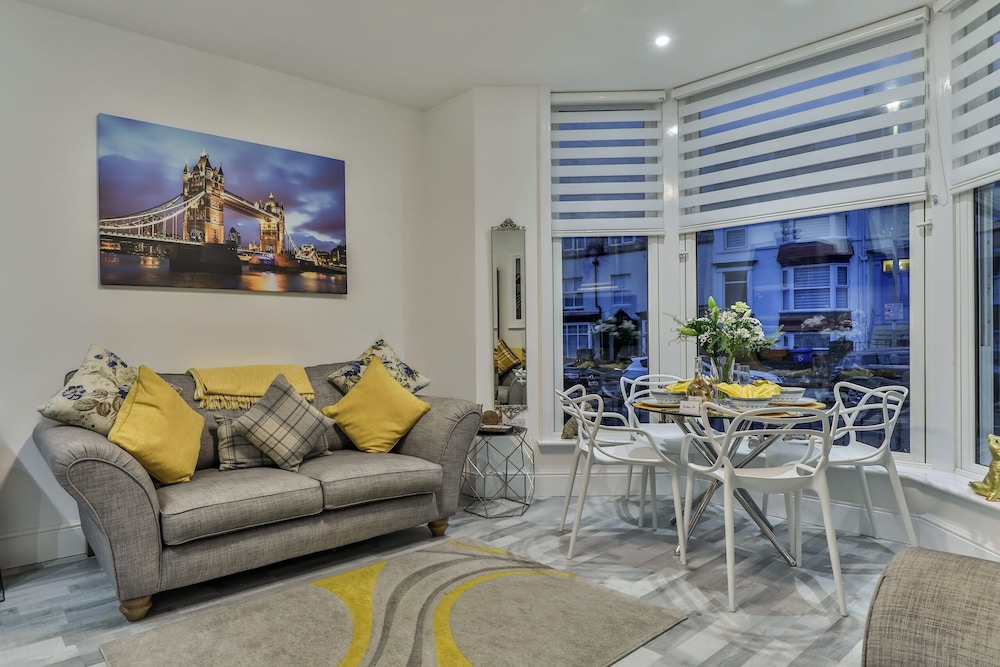 1 Bed Flat Sleeps 2 Parking Wifi