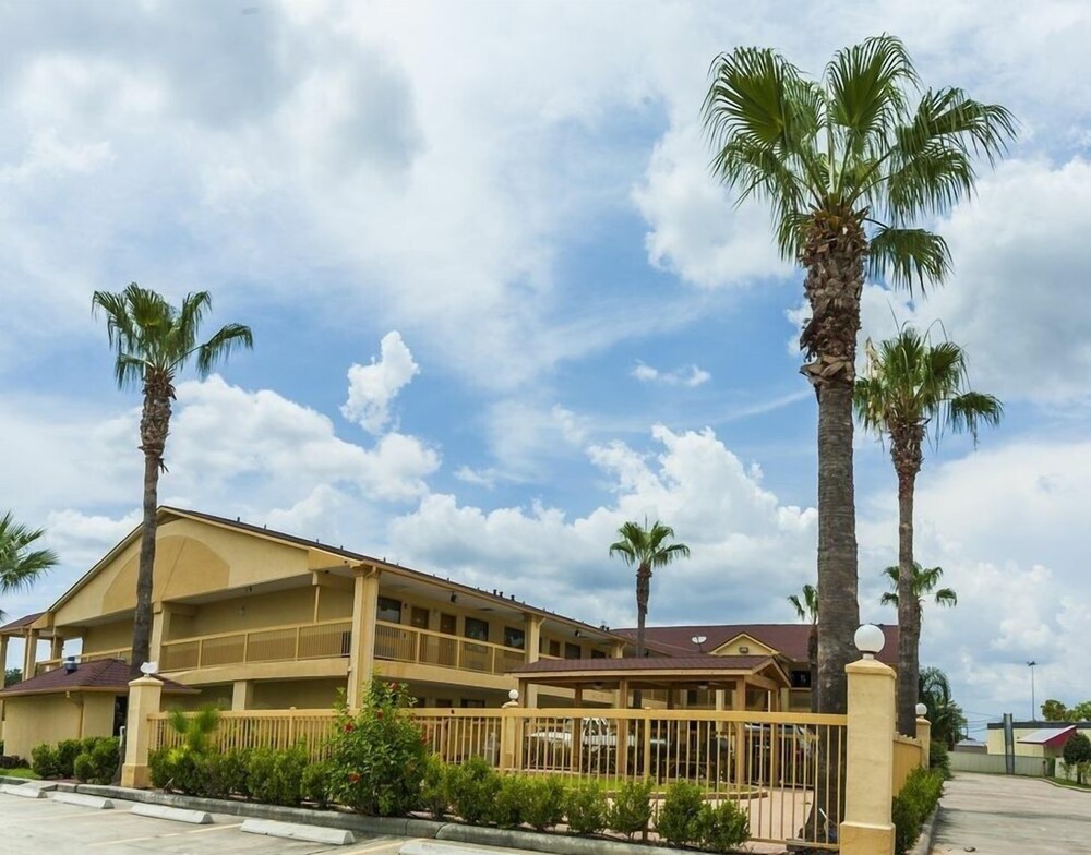 Downtowner Inn and Suites Hobby - photo 15