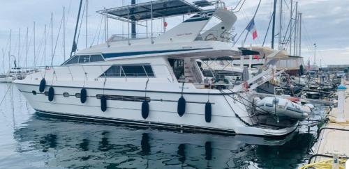 Golfe Juan Yacht - last minute hotel in Cannes