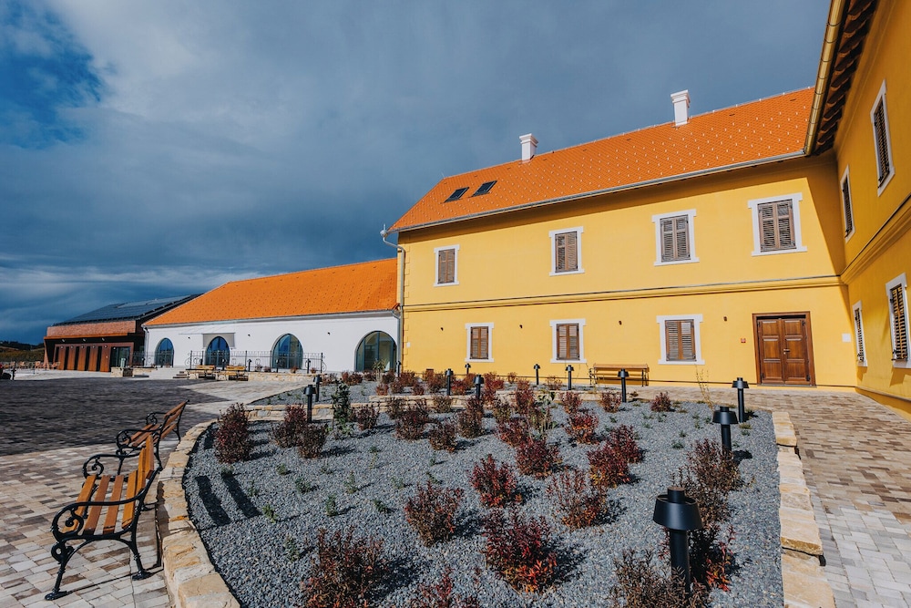 Wine & boutique hotel Terbotz — hotel in Strigova