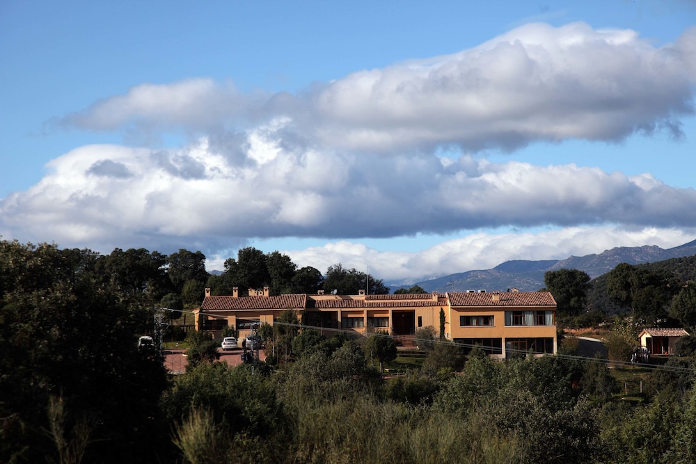 La Senda de los Enebros — 4-Star Luxury Hotel in Higuera De Las Duenas, Spain