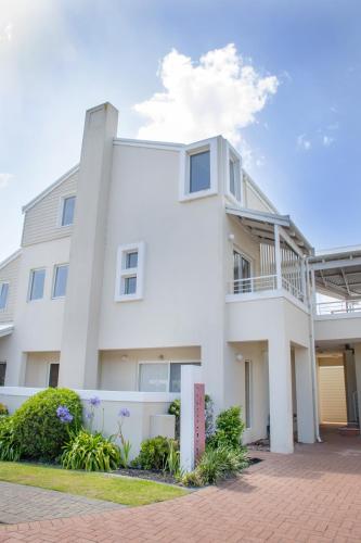 Midd's on the Beach luxury beach front apartment — 4-Star Luxury Hotel in Albany, Australia