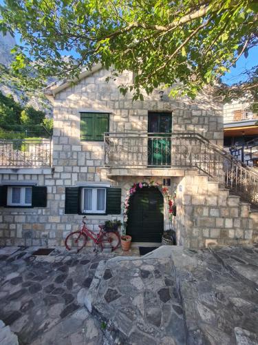 Sea view stone house Donkey — 4-Star Luxury Hotel in Baska Voda, Croatia