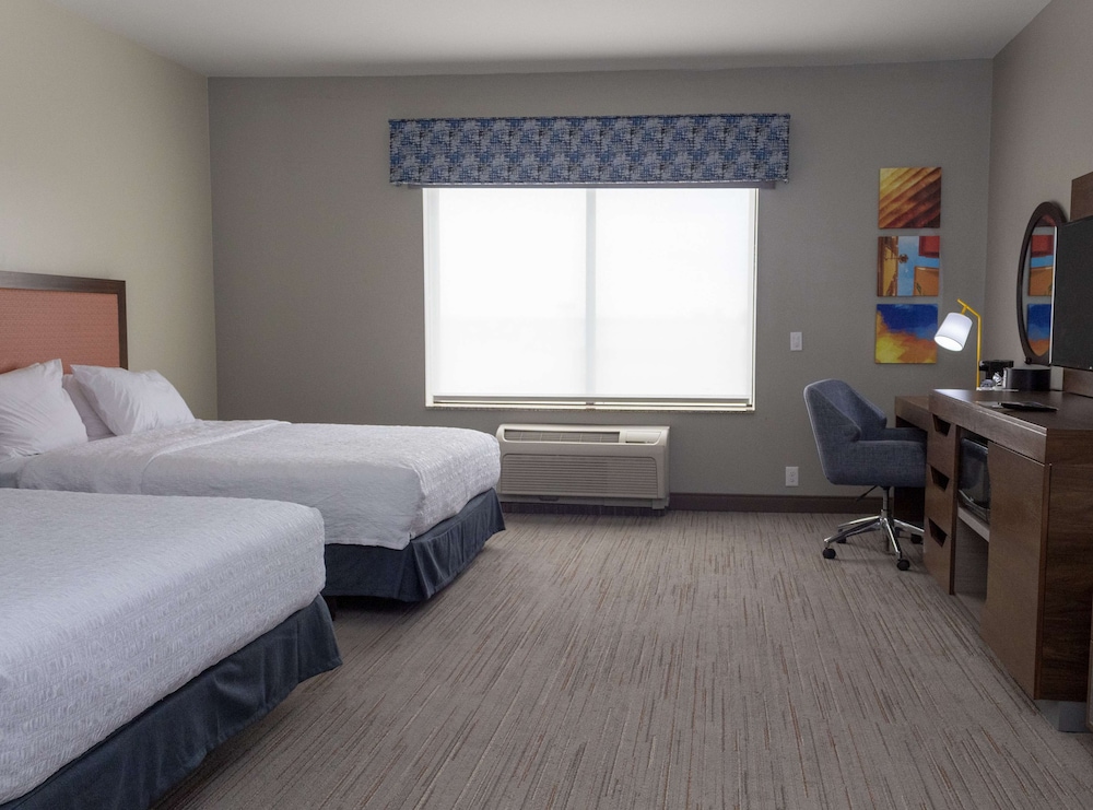 Hampton Inn & Suites Riverton - photo 13