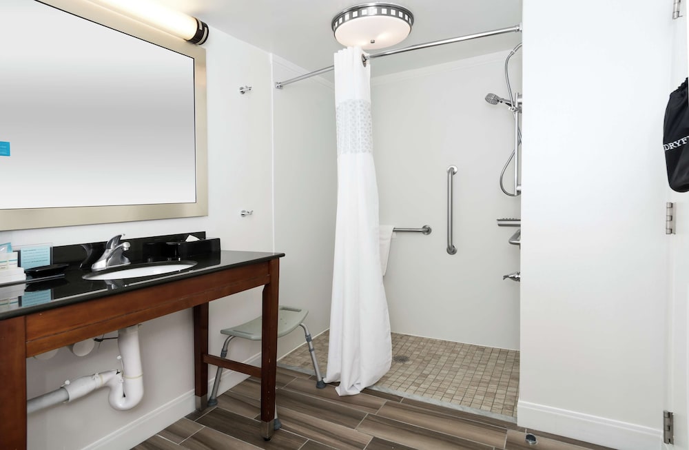 Hampton Inn & Suites Raleigh Cary Lenovo Center - photo 38