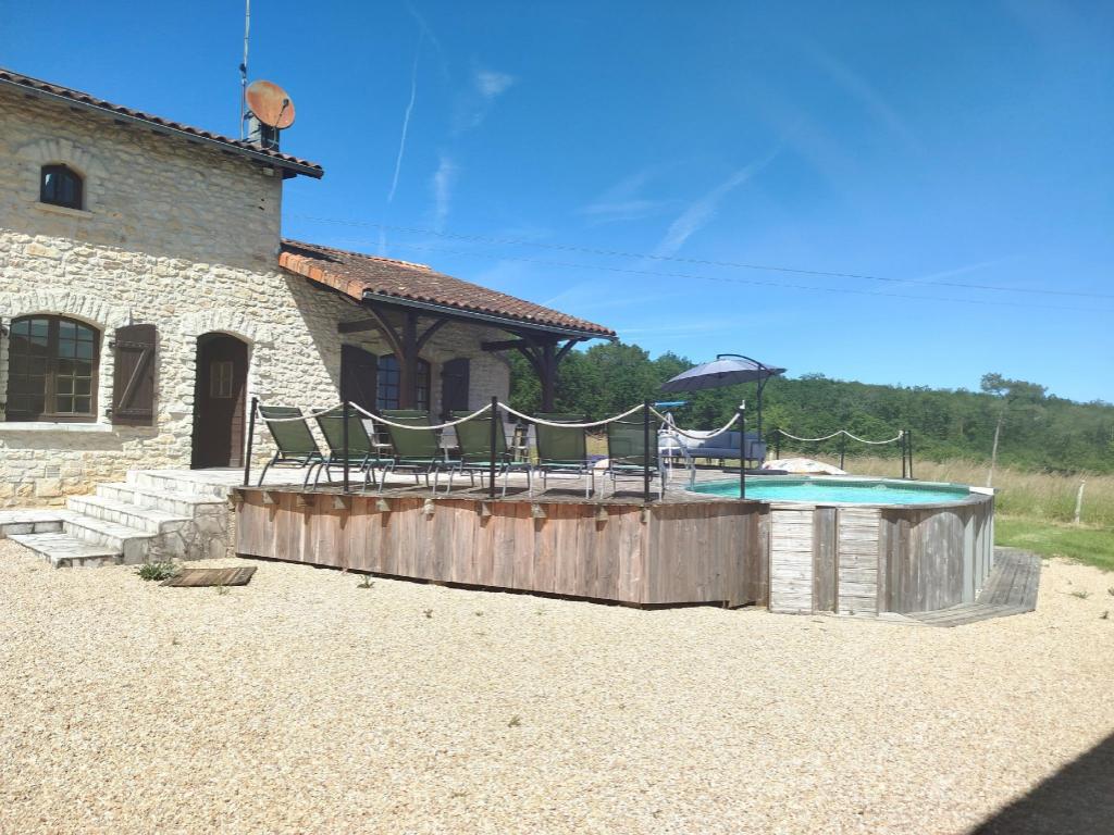 Gite Avec Piscine Chez Labaurie — Montbron — photo 5