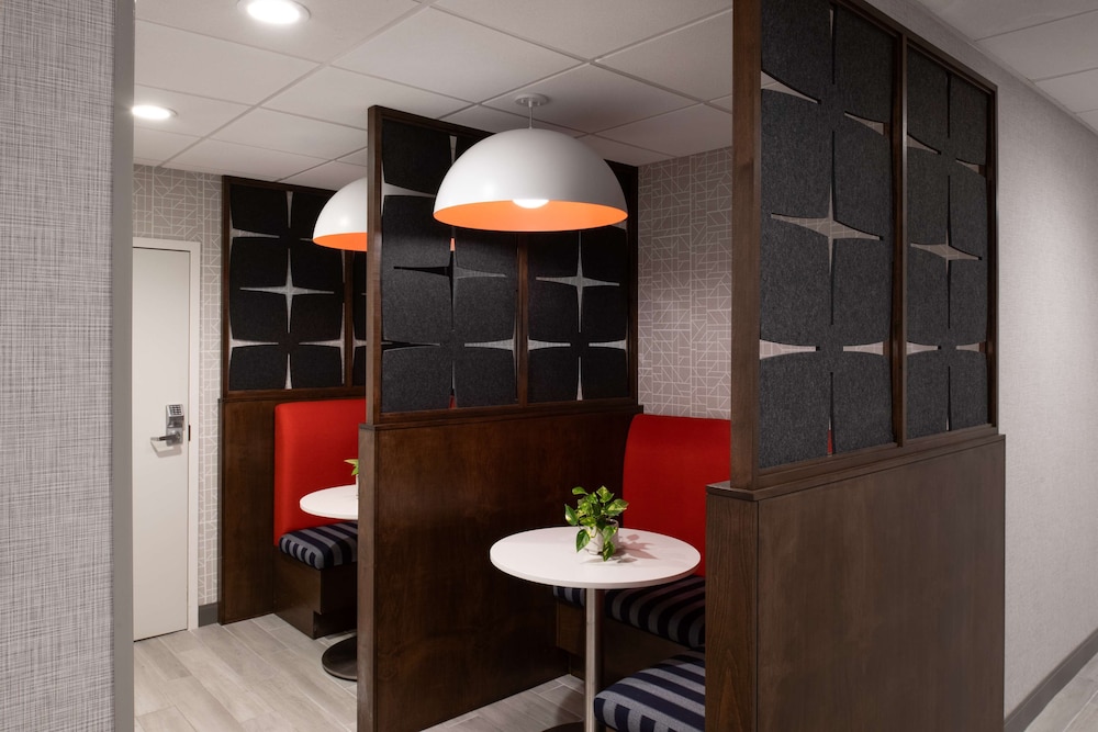 Hampton Inn & Suites Cape Cod West Yarmouth - photo 4