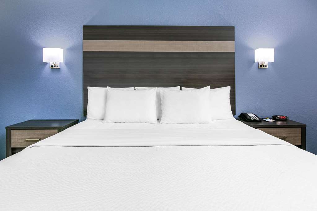 Days Inn by Wyndham Waco Near Downtown University - photo 27