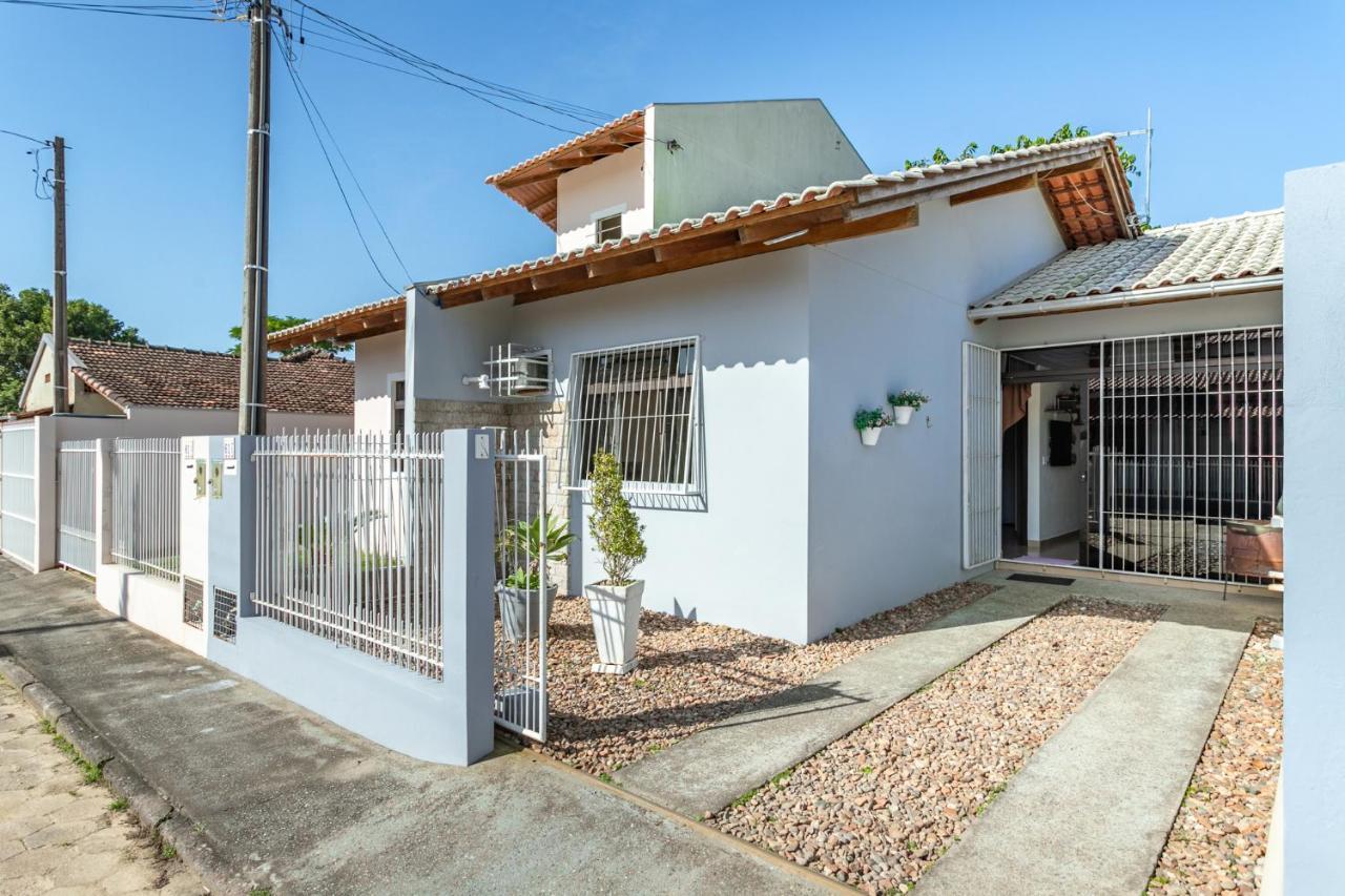 Linda Casa a 150m Da Praia E Prox Ao Beto Carrero