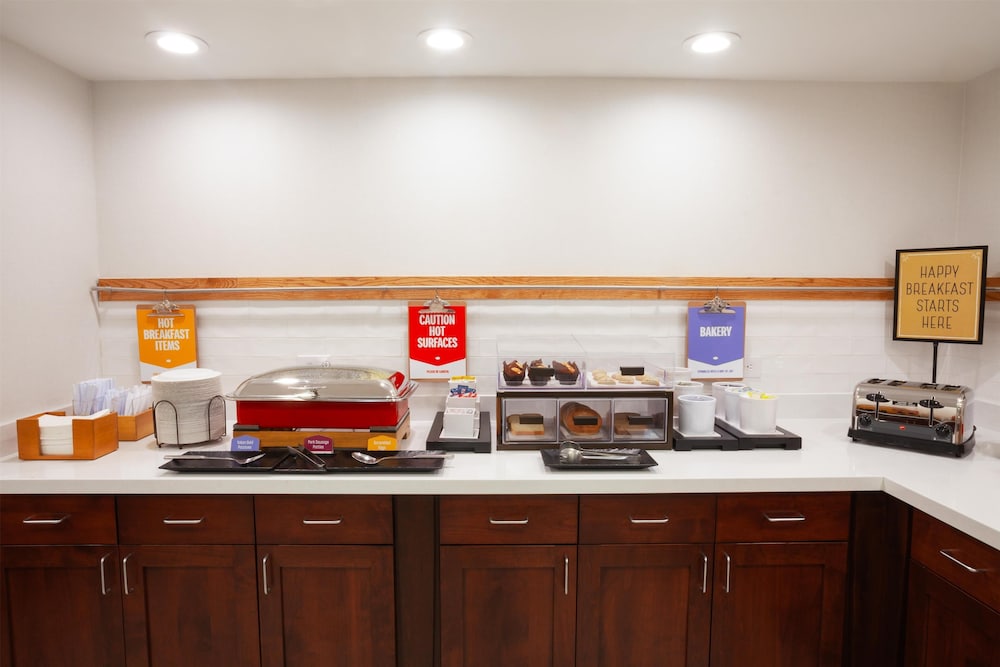 Hampton Inn Salt Lake City North - photo 42