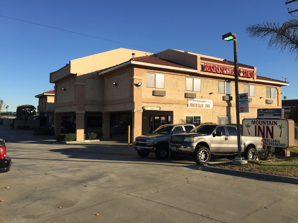 Mountain Inn - carbon neutral hotel in Ontario