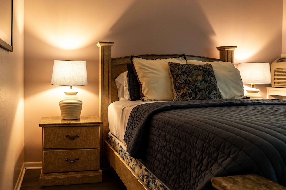 Cozy Condo at Interlaken Stay & Play on Lake Como — 4-Star Luxury Hotel in Lake Geneva, United States