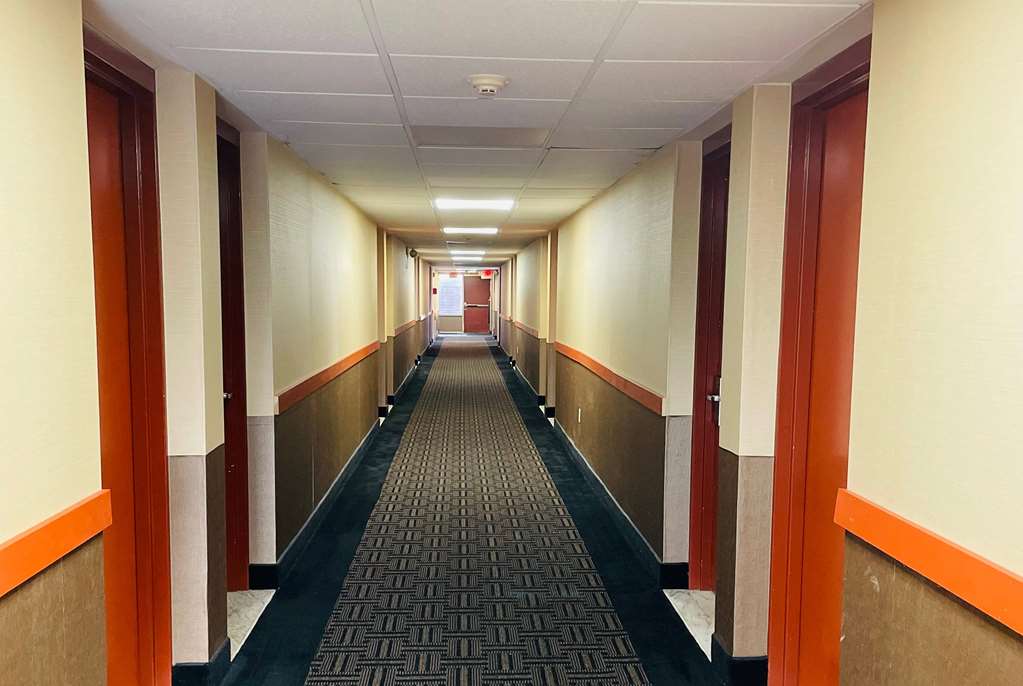 Super 8 by Wyndham Gloucester - photo 26