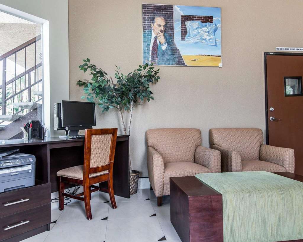 Econo Lodge Inn & Suites Fallbrook Downtown - photo 6