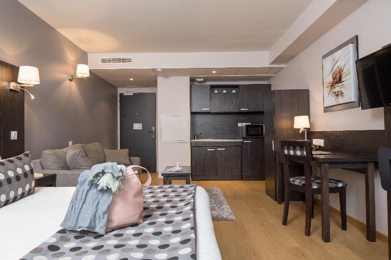 Seven Urban Suites Nantes Centre in Nantes, France