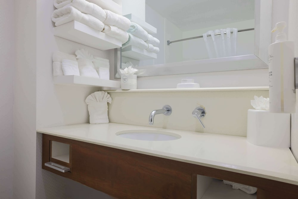 Hampton Inn Raleigh Garner - photo 19
