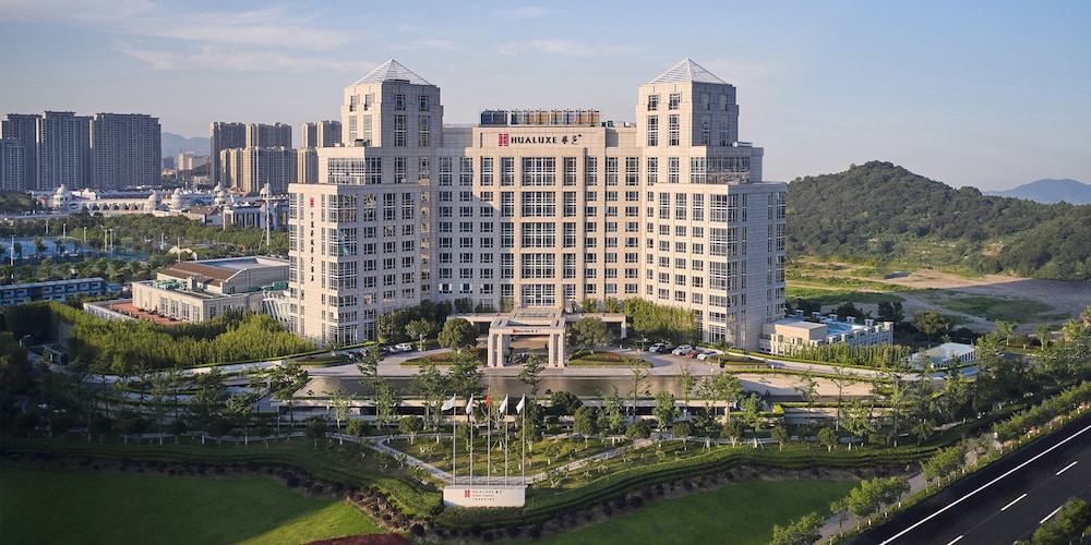 Hualuxe Ningbo Harbor City By Ihg in Ningbo, People's Republic of China