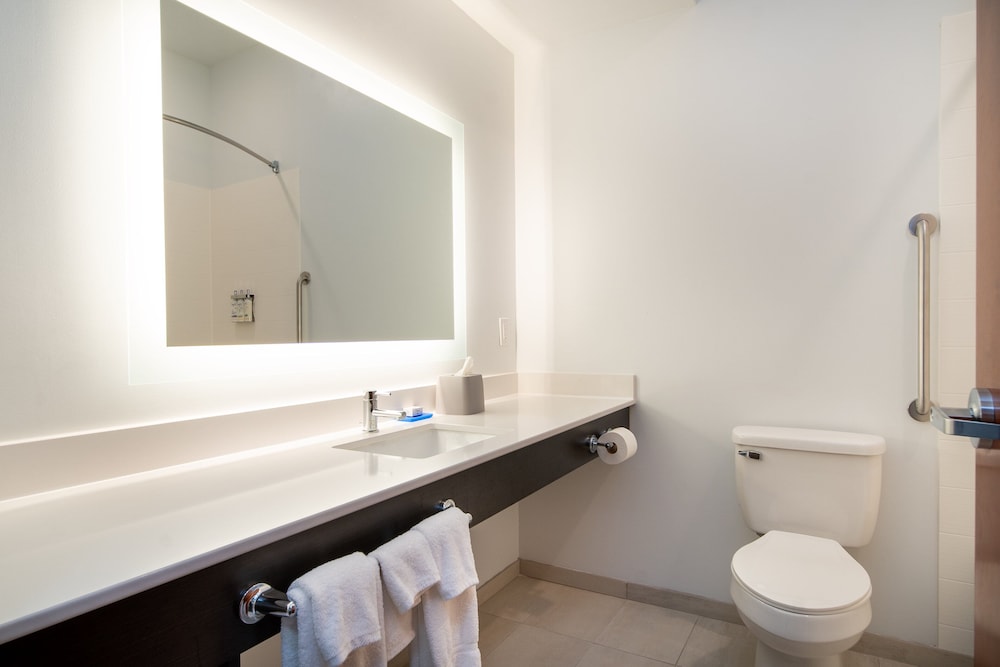 Holiday Inn Express Hotel & Suites Bedford by IHG - photo 15