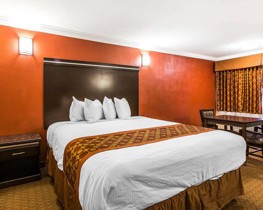 Rodeway Inn & Suites Corona - photo 12