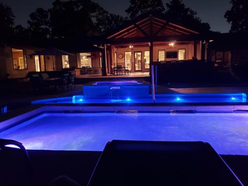 DFW Large Vacation Retreat with Private Pool and Hot Tub in Irving, United States