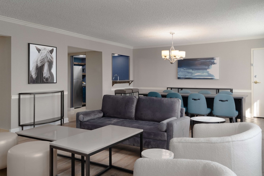 DoubleTree By Hilton Baltimore North Pikesville - photo 25