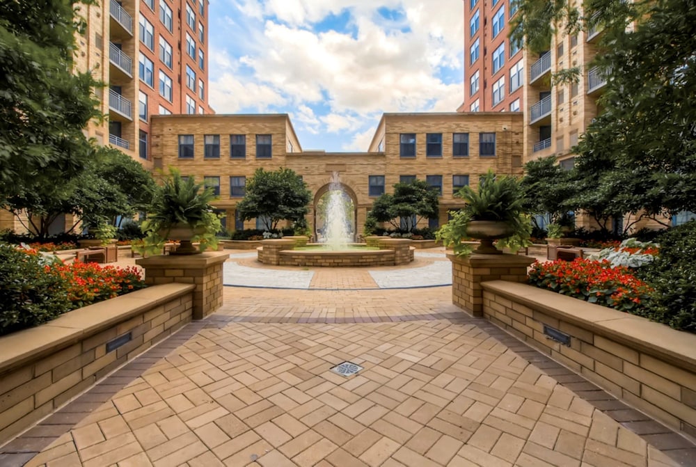 Bluebird Suites in Crystal City — 4-Star Luxury Hotel in Arlington, United States