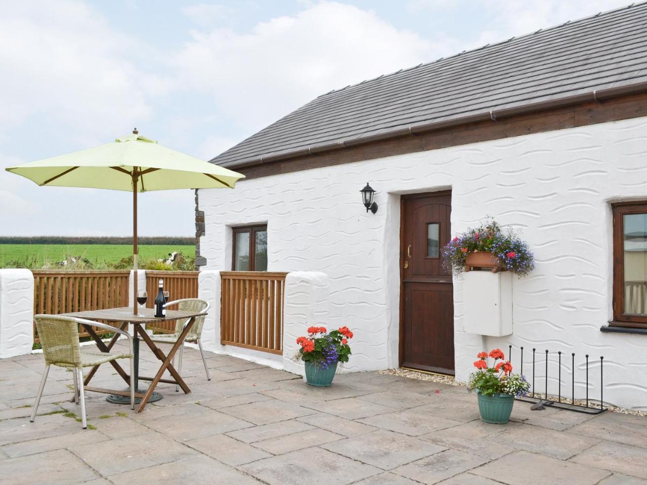 Bwthyn Bach 29177 - carbon neutral hotel in Trelech