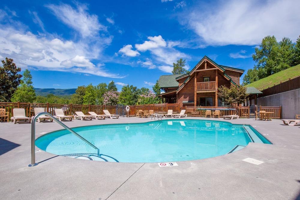 Misty Mountain Hideaway by Vtrips - last minute hotel in Sevierville