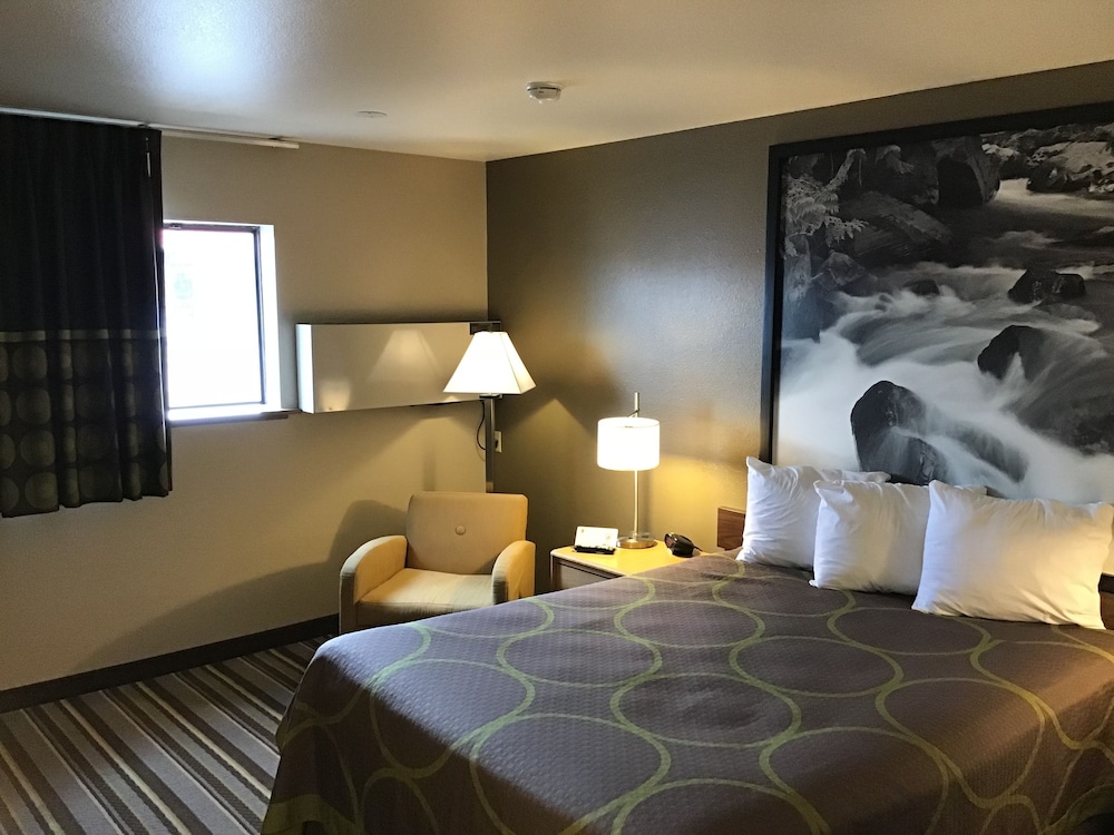 Super 8 by Wyndham Dillon - photo 5