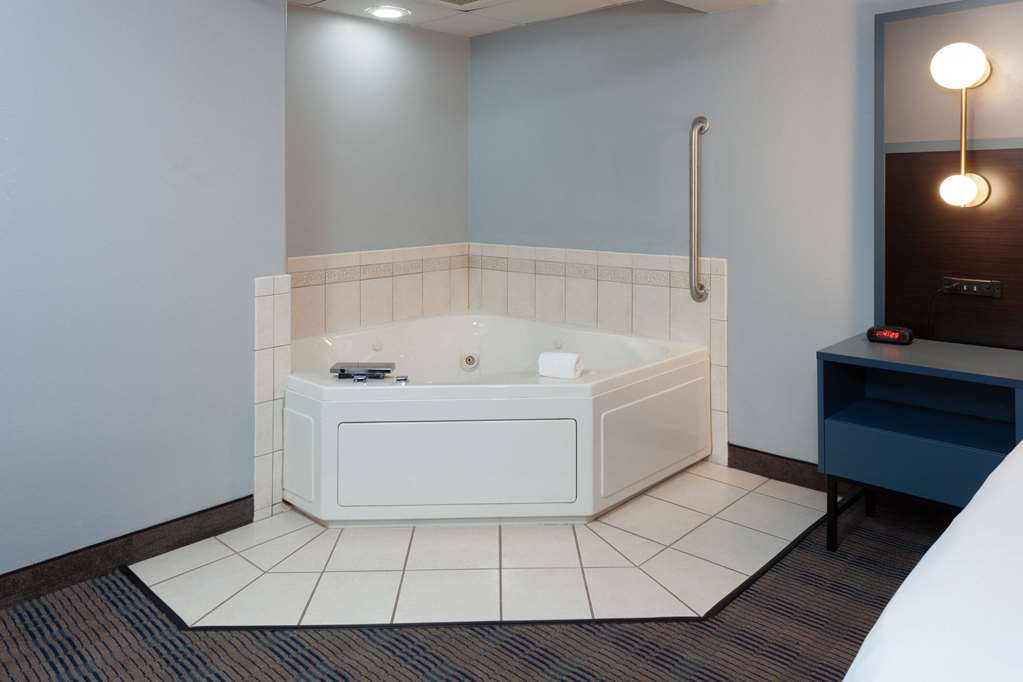 AmericInn by Wyndham Peoria - photo 19