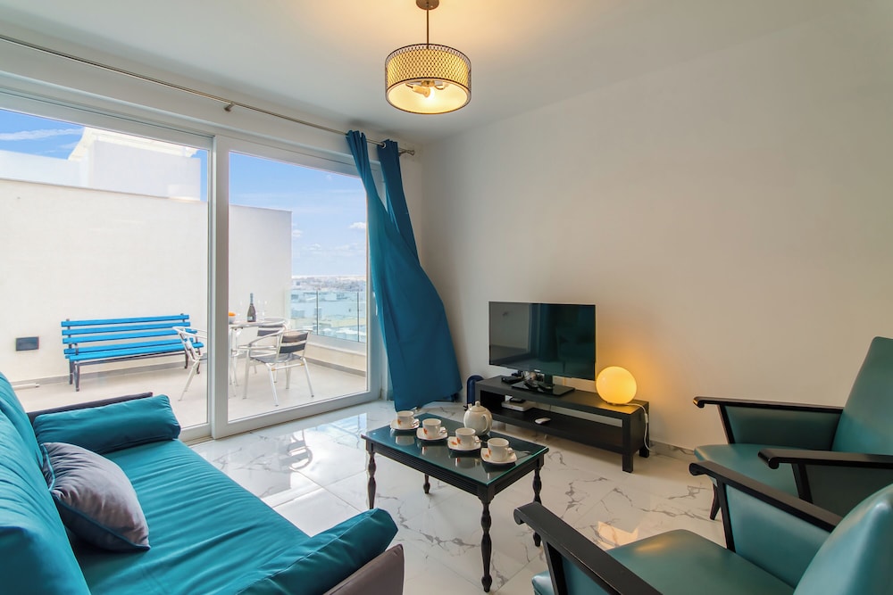 A Sunny Penthouse Modern 2 bdr Sliema — 4-Star Luxury Hotel in Sliema, Malta
