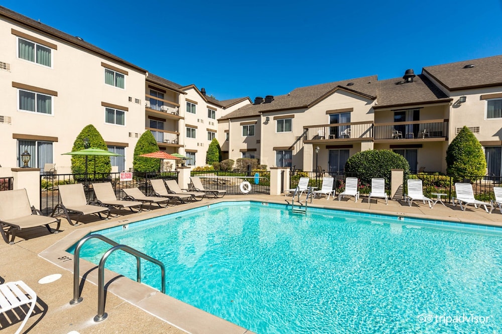 Club Hotel Nashville Inn & Suites — hotel in Nashville