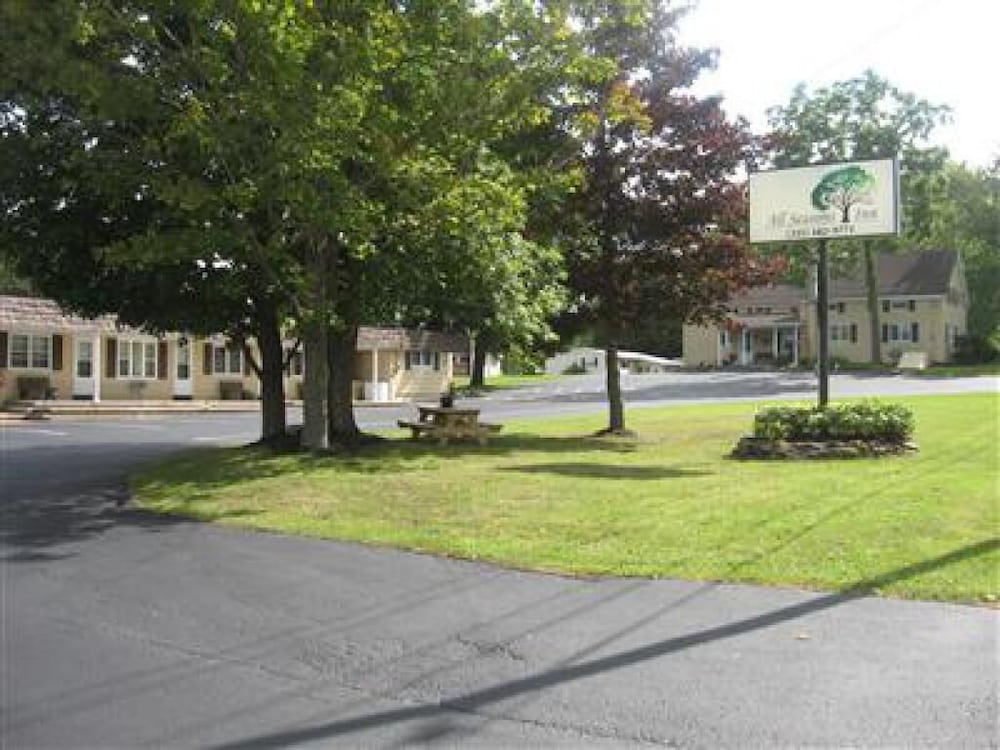 All Seasons Inn Corp — hotel in Oswego
