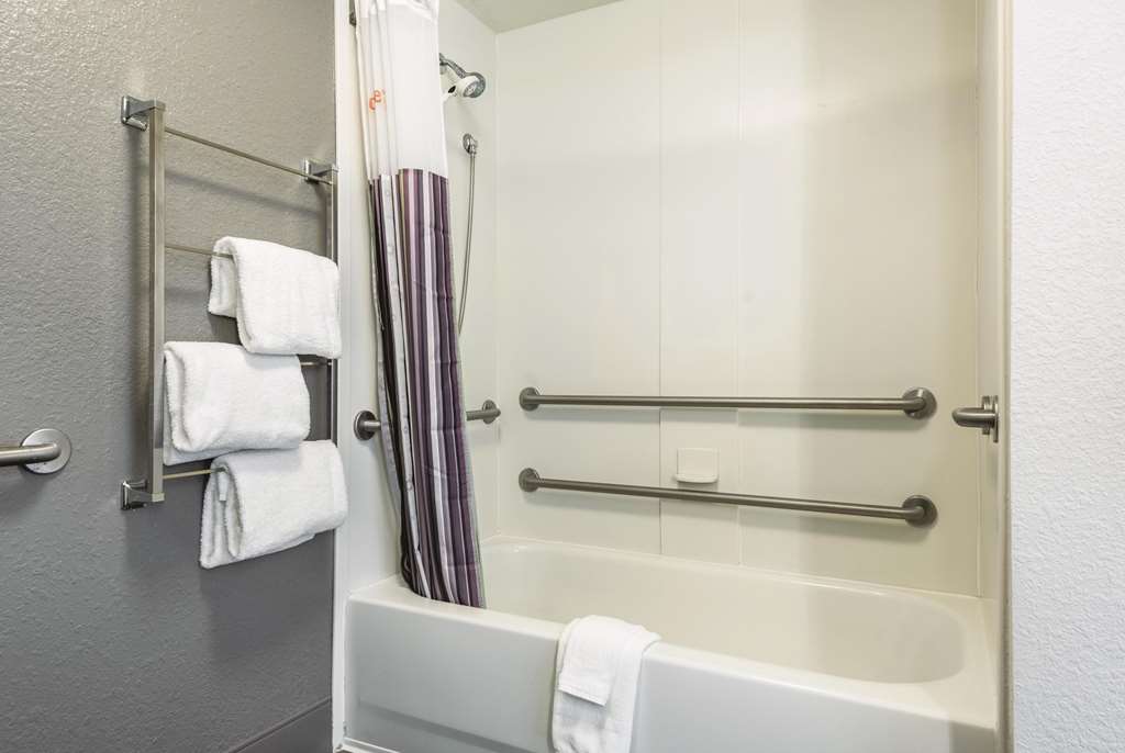 La Quinta Inn & Suites by Wyndham Orlando Lake Mary - photo 28