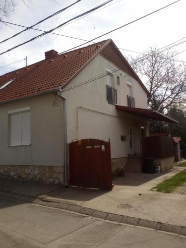 Budai Vam Apartmanhaz — Pecs