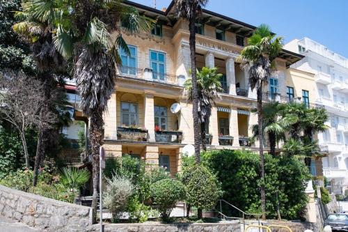 Villa Mascagni Modern Seaview Appartment — 4-Star Luxury Hotel in Opatija, Croatia